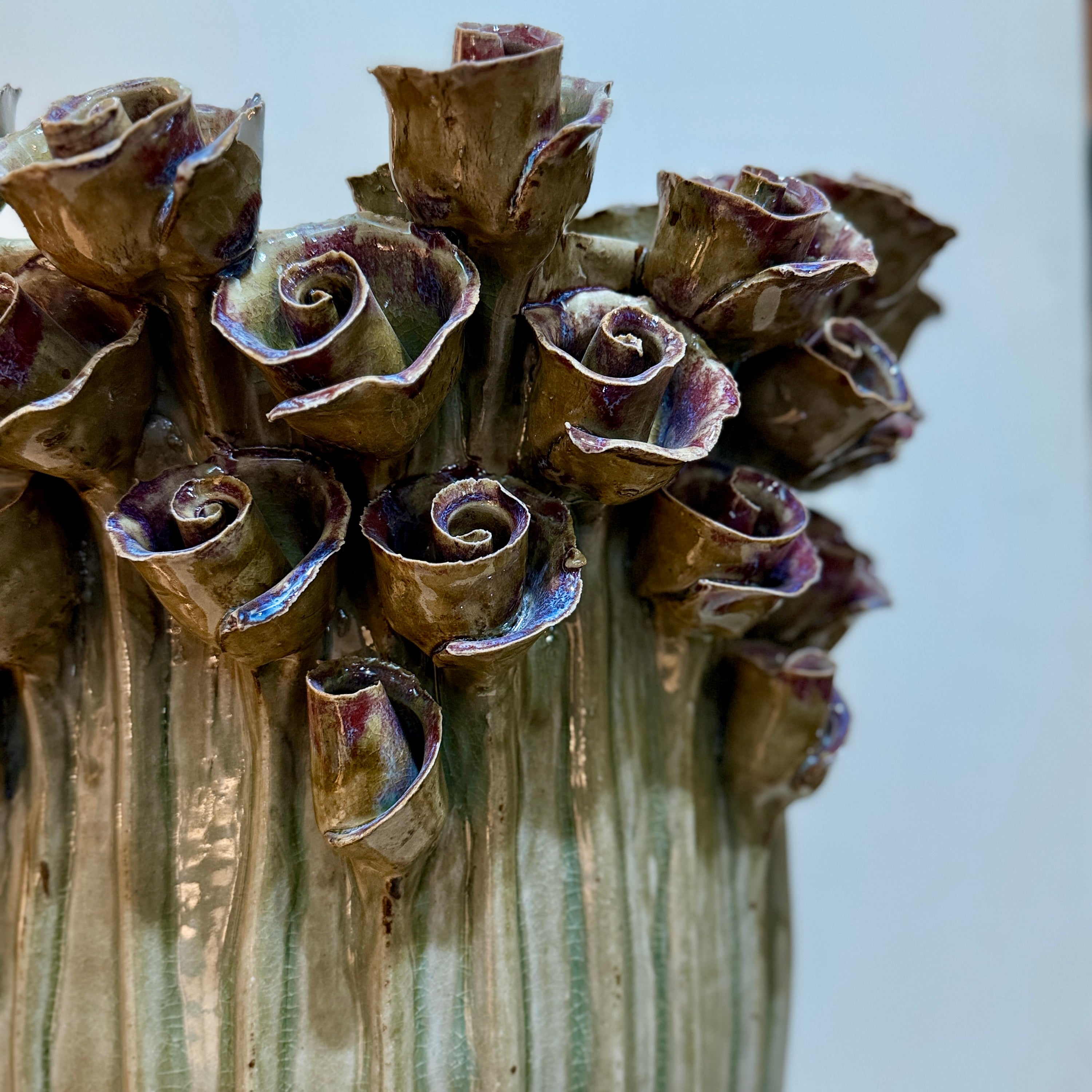 JJCurated_Ceramics_Rose_Vase_Zoom_Petals