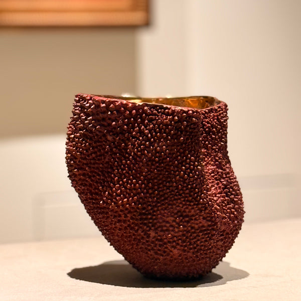 JJCurated Jackfruit Solid Brass Vase M in rust brass